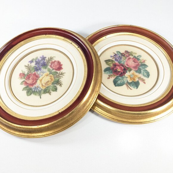 Set of 2 needlepoint flower pictures gilt round frames, petit point cross stitch - Picture 1 of 12
